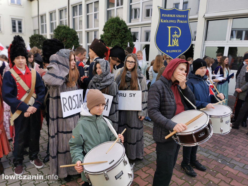 Pochód szkoły pijarskiej w Łowiczu