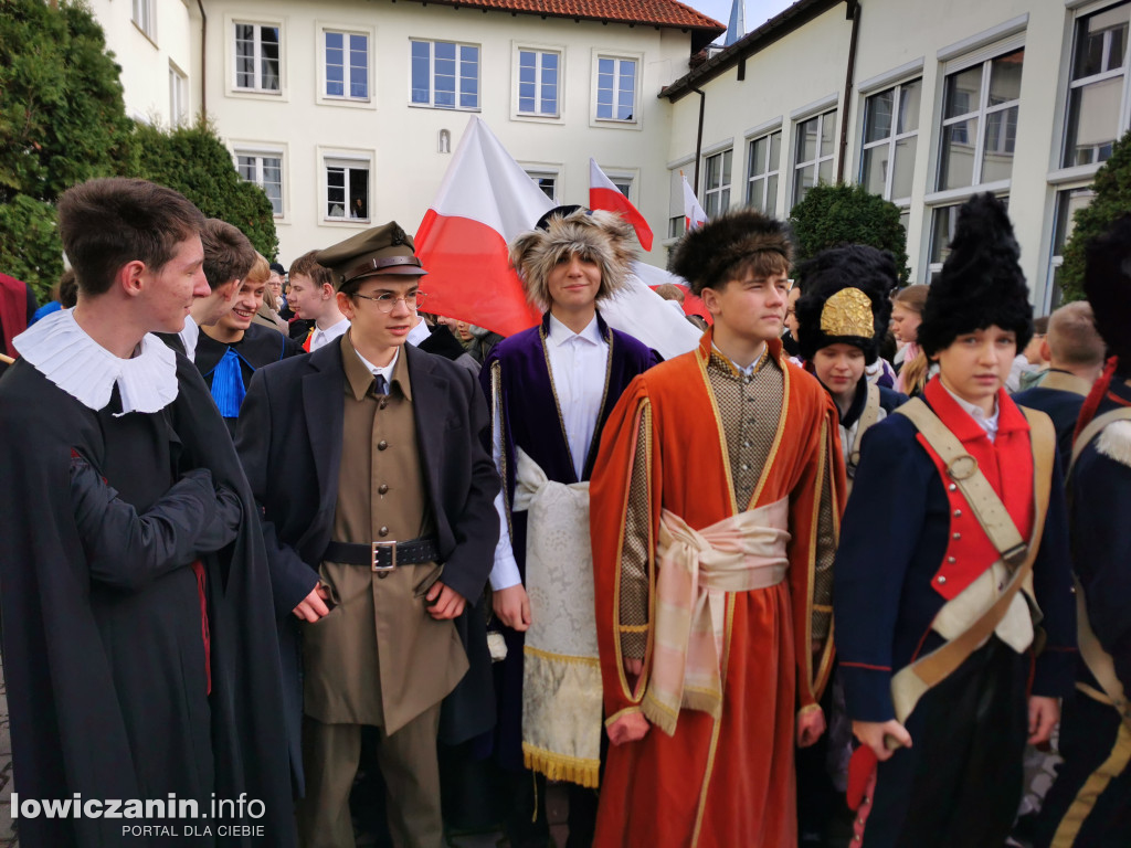 Pochód szkoły pijarskiej w Łowiczu
