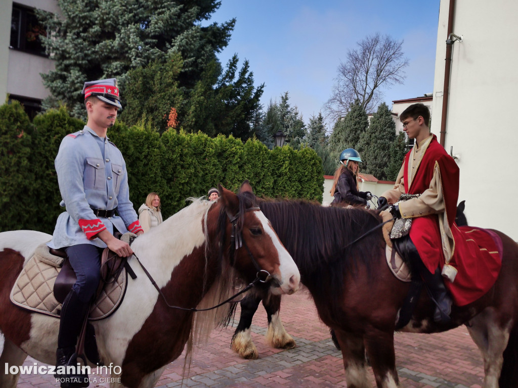 Pochód szkoły pijarskiej w Łowiczu