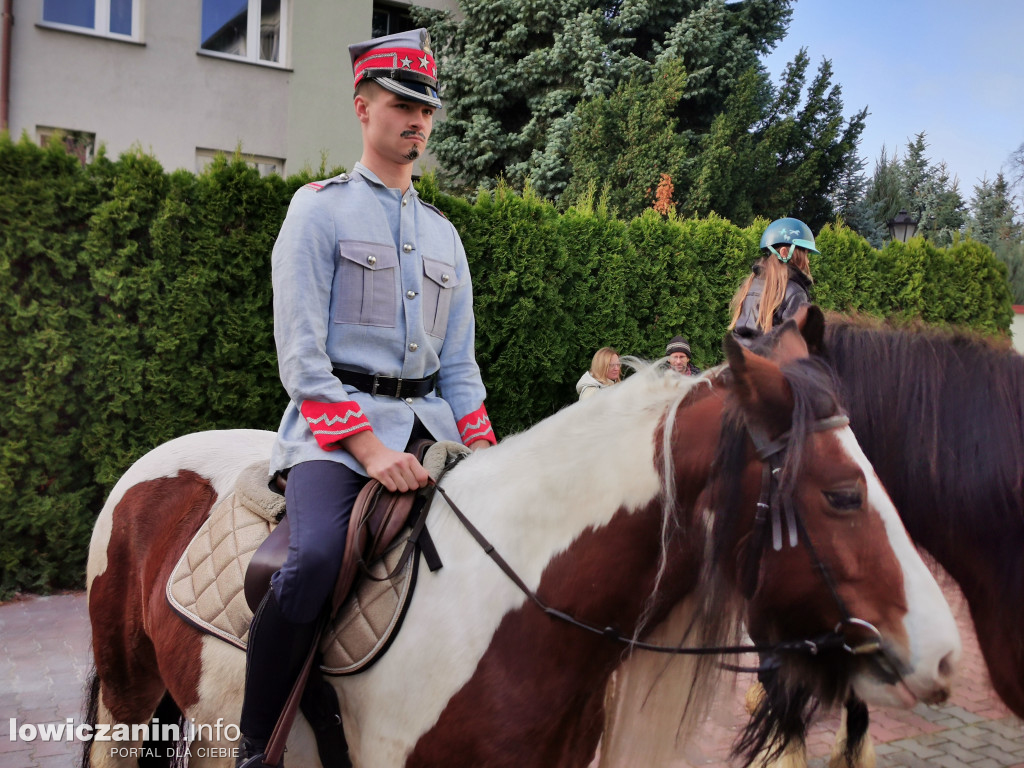 Pochód szkoły pijarskiej w Łowiczu