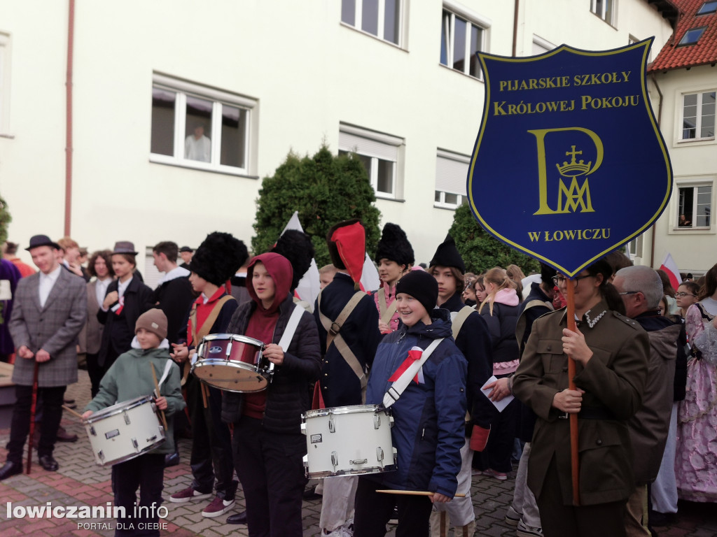 Pochód szkoły pijarskiej w Łowiczu