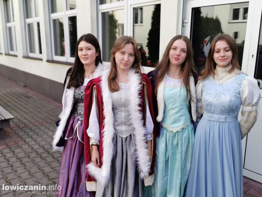 Pochód szkoły pijarskiej w Łowiczu