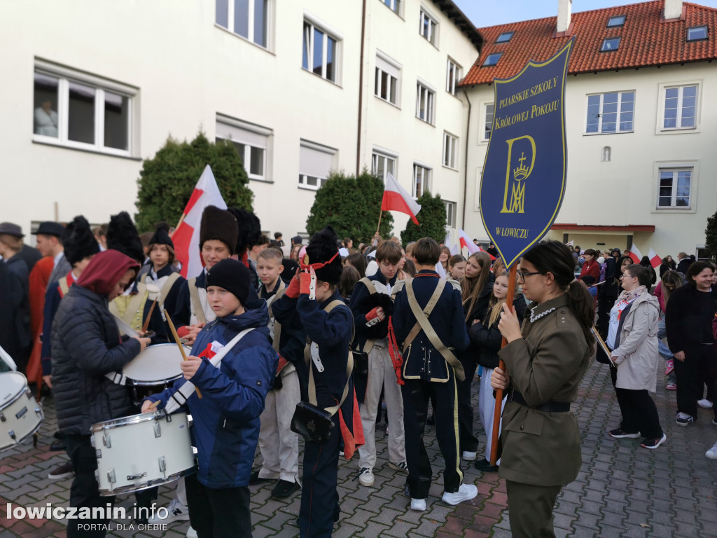 Pochód szkoły pijarskiej w Łowiczu