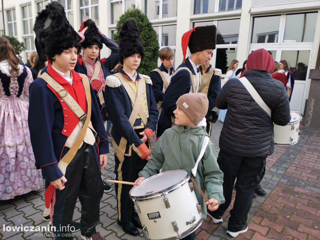 Pochód szkoły pijarskiej w Łowiczu