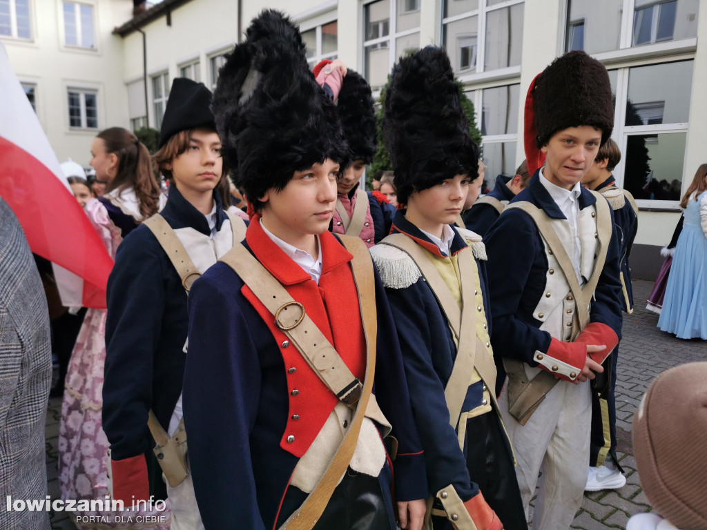 Pochód szkoły pijarskiej w Łowiczu