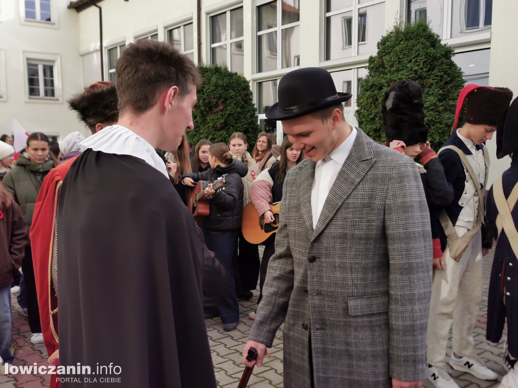 Pochód szkoły pijarskiej w Łowiczu