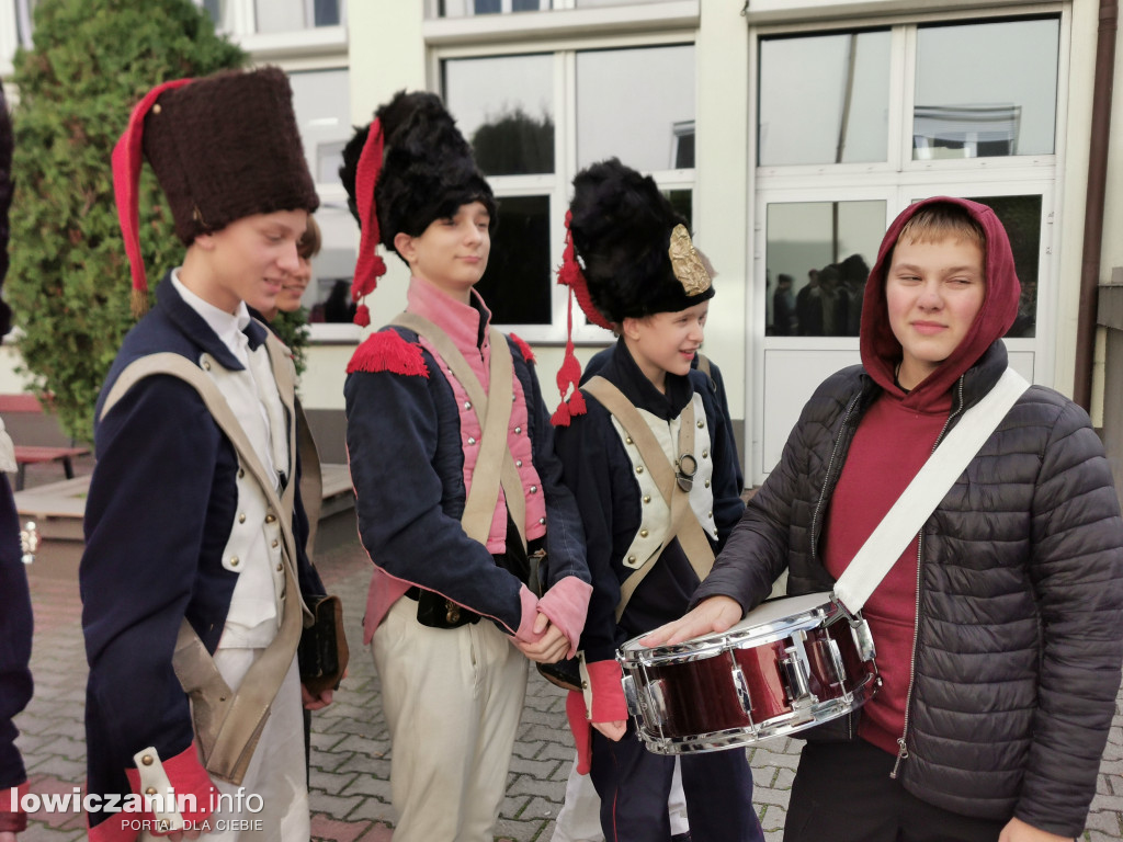 Pochód szkoły pijarskiej w Łowiczu