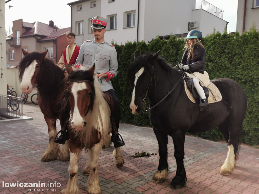 Pochód szkoły pijarskiej w Łowiczu