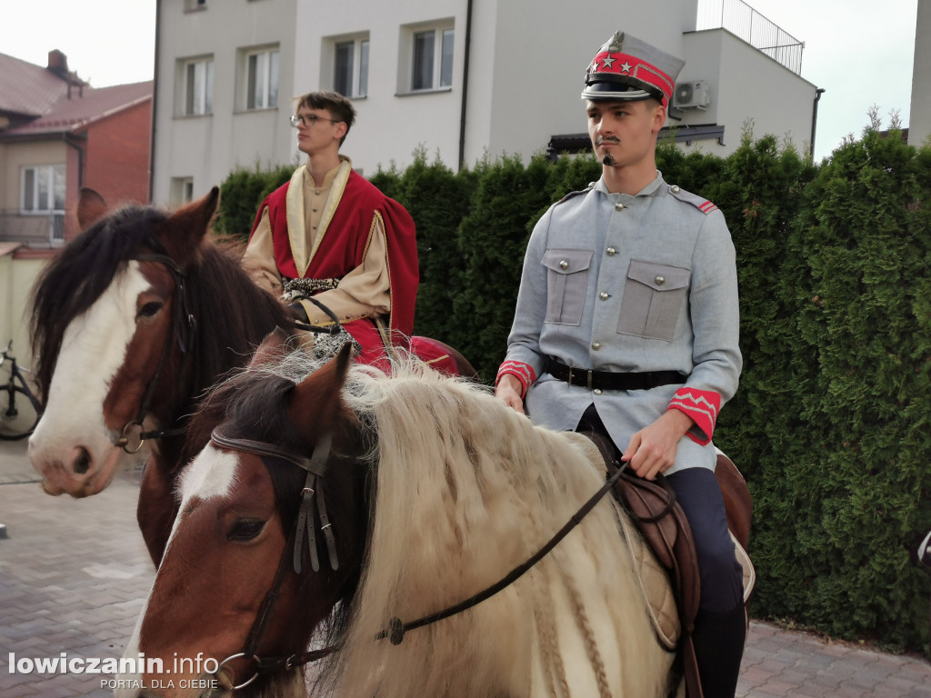 Pochód szkoły pijarskiej w Łowiczu