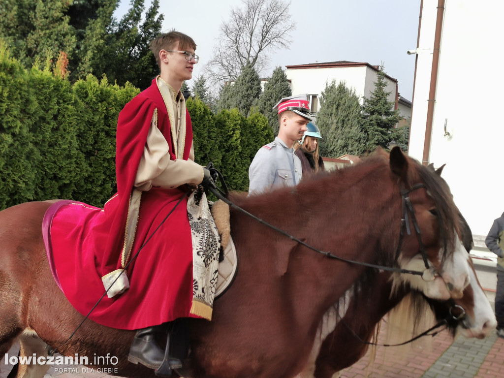 Pochód szkoły pijarskiej w Łowiczu