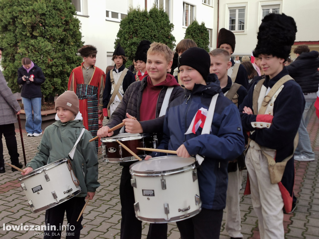 Pochód szkoły pijarskiej w Łowiczu