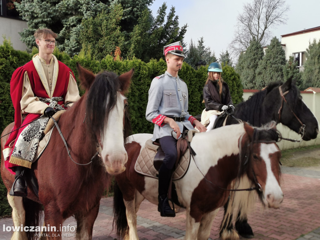 Pochód szkoły pijarskiej w Łowiczu