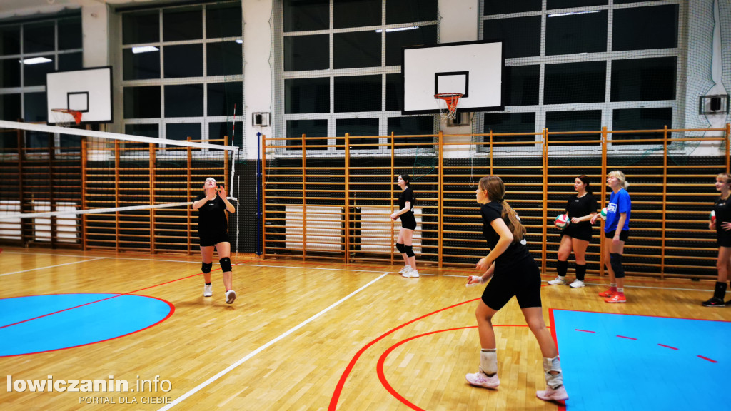Nocna siatkówka w I LO w Łowiczu
