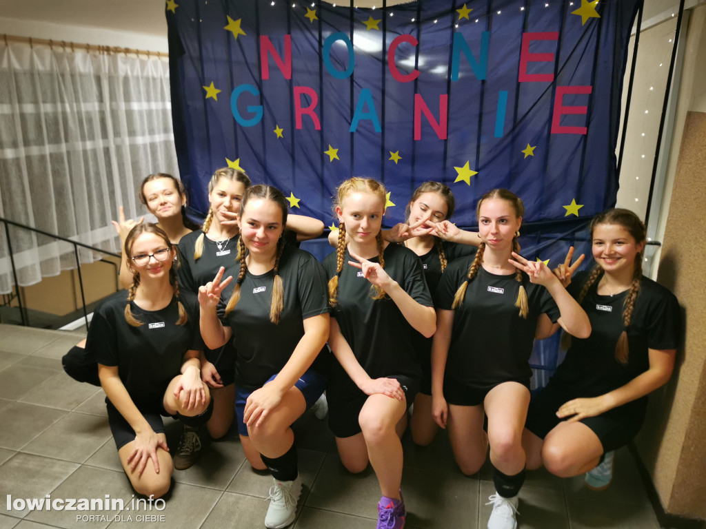 Nocna siatkówka w I LO w Łowiczu