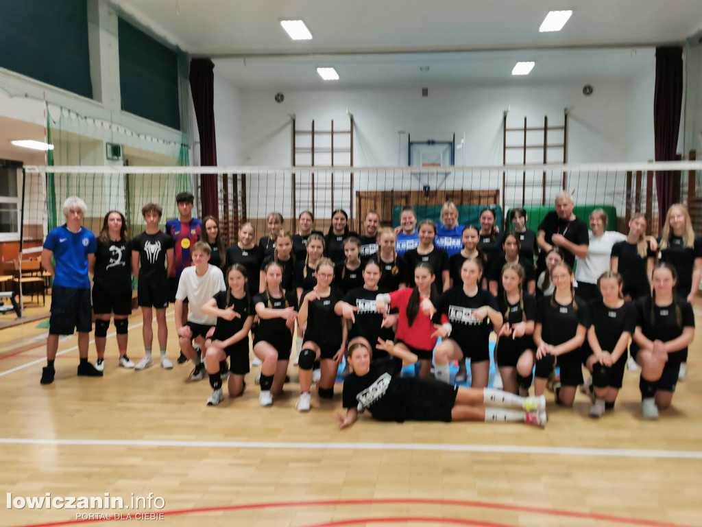 Nocna siatkówka w I LO w Łowiczu