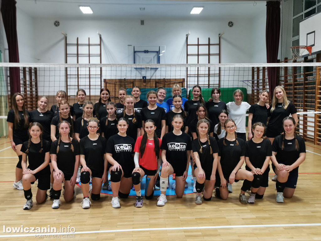 Nocna siatkówka w I LO w Łowiczu