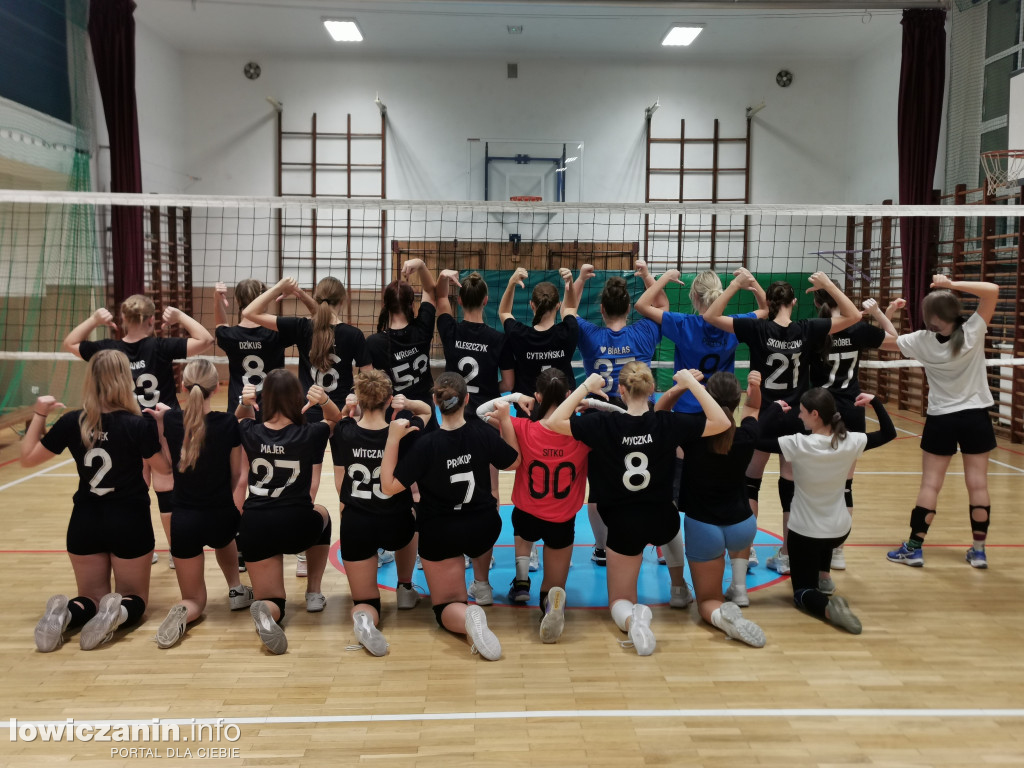 Nocna siatkówka w I LO w Łowiczu