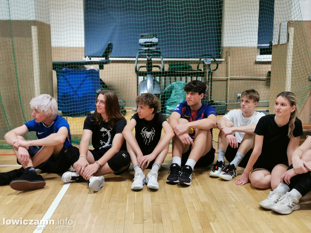 Nocna siatkówka w I LO w Łowiczu