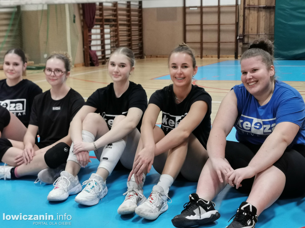 Nocna siatkówka w I LO w Łowiczu