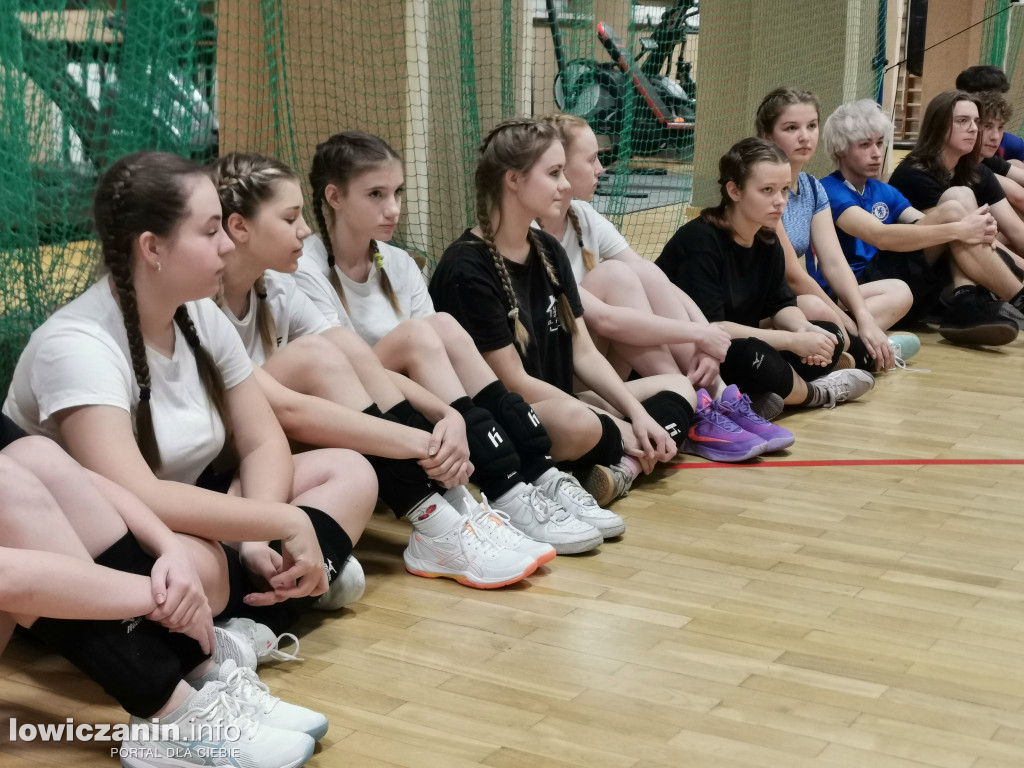 Nocna siatkówka w I LO w Łowiczu