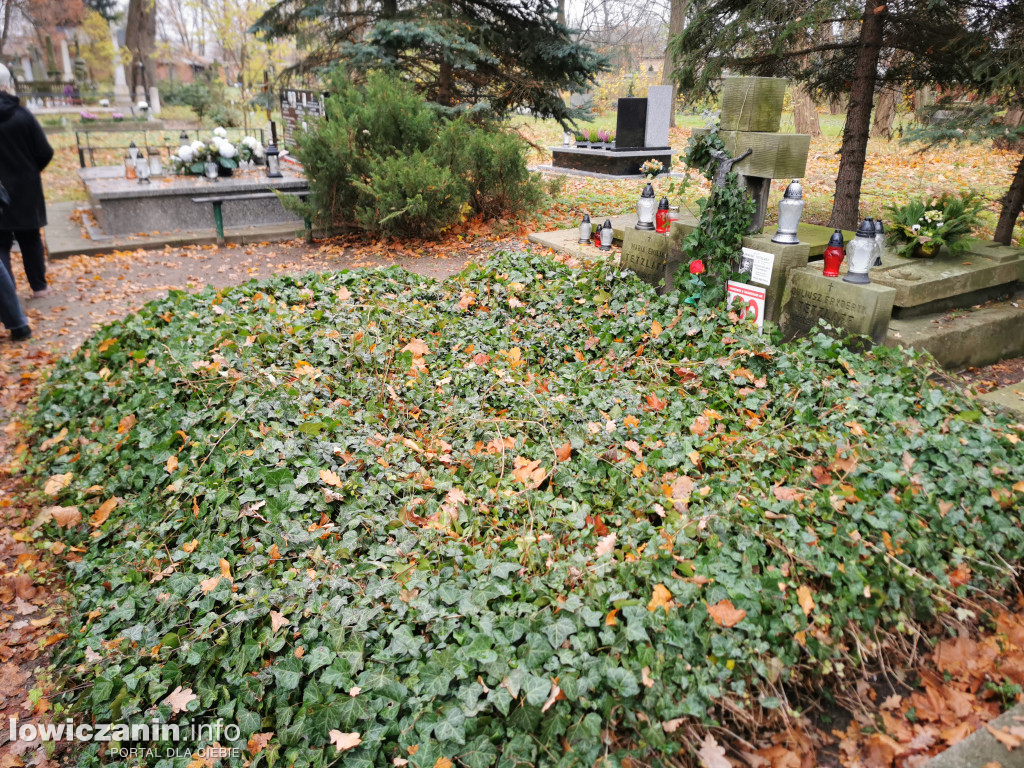 Łowiczanie odkrywali historię cmentarzy