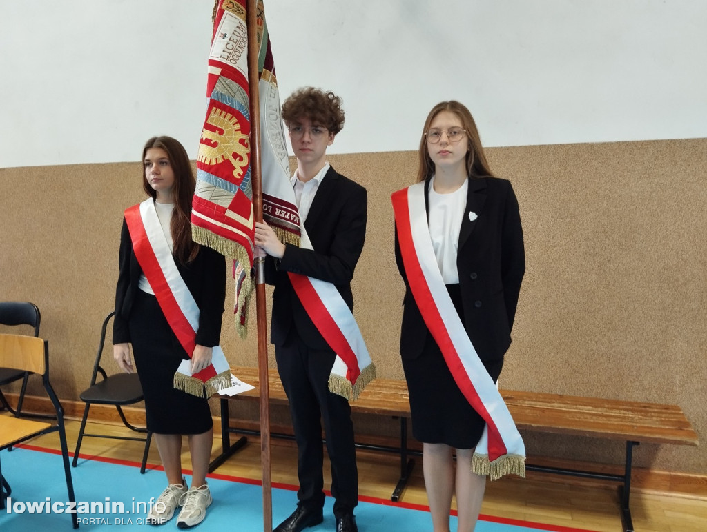 Łowicz. Uroczystości patriotyczne w I LO