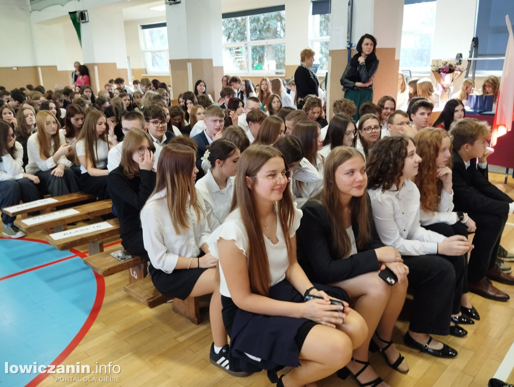 Łowicz. Uroczystości patriotyczne w I LO