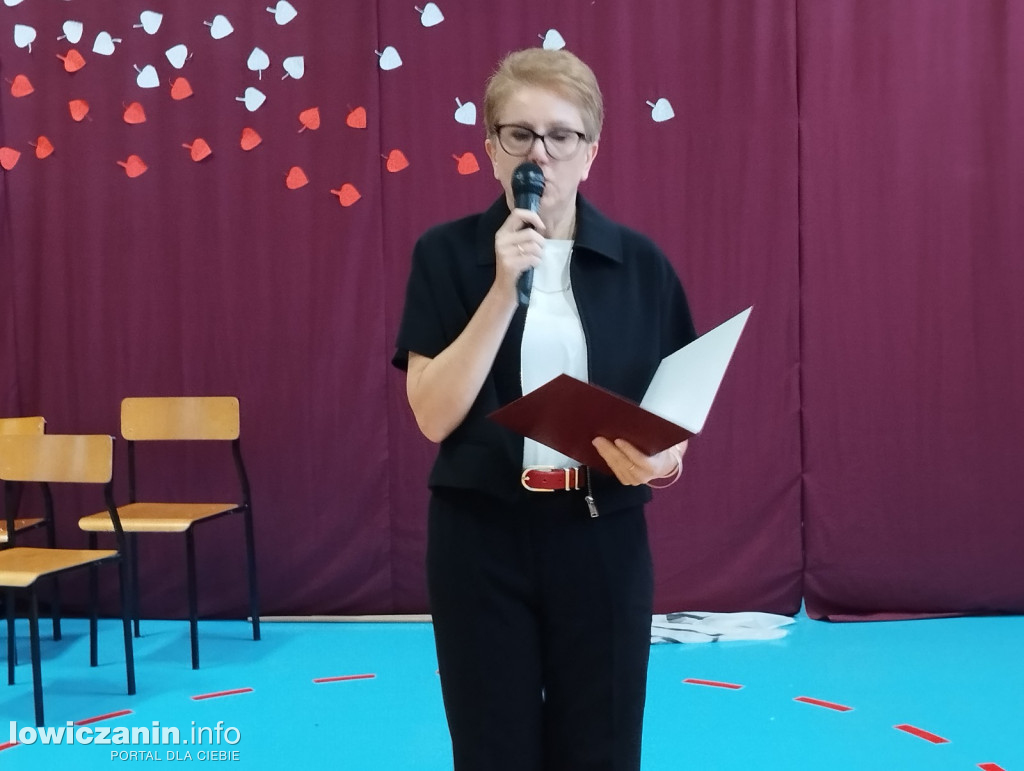 Łowicz. Uroczystości patriotyczne w I LO