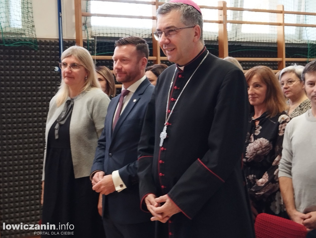 Łowicz. Uroczystości patriotyczne w I LO