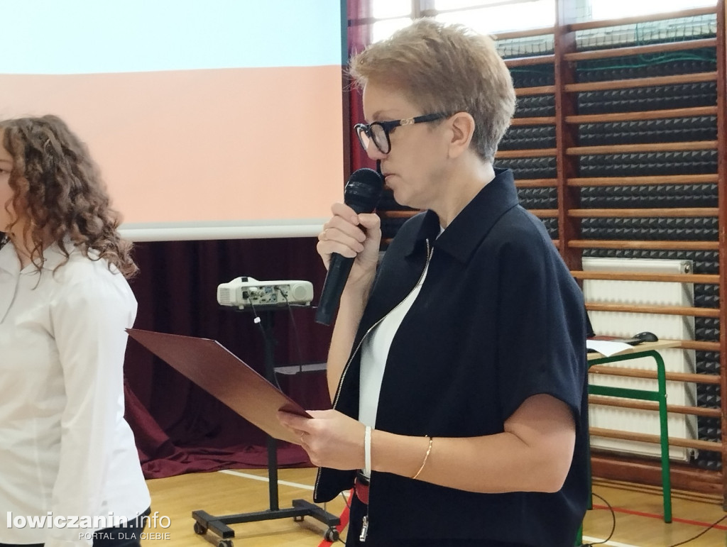 Łowicz. Uroczystości patriotyczne w I LO