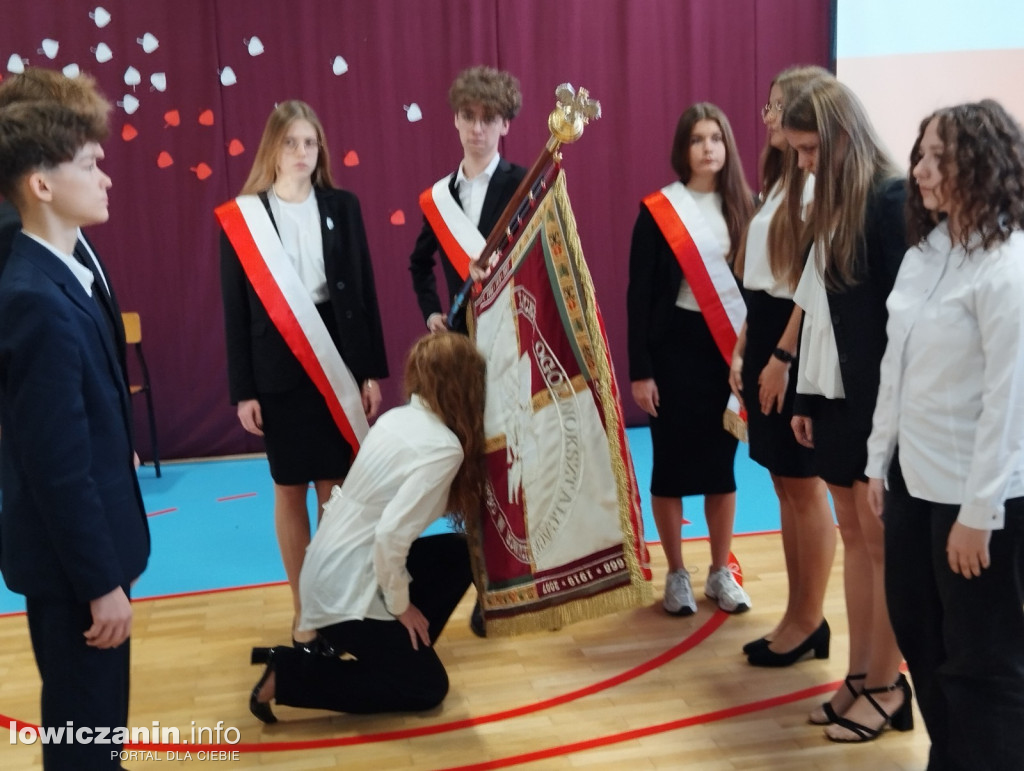 Łowicz. Uroczystości patriotyczne w I LO