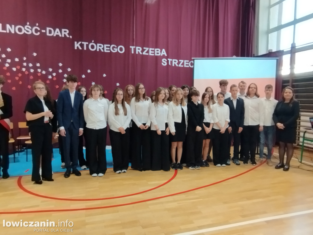 Łowicz. Uroczystości patriotyczne w I LO