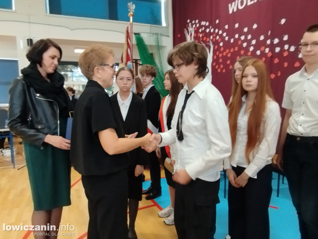 Łowicz. Uroczystości patriotyczne w I LO