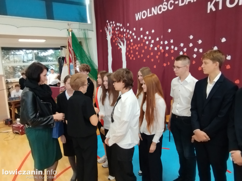 Łowicz. Uroczystości patriotyczne w I LO
