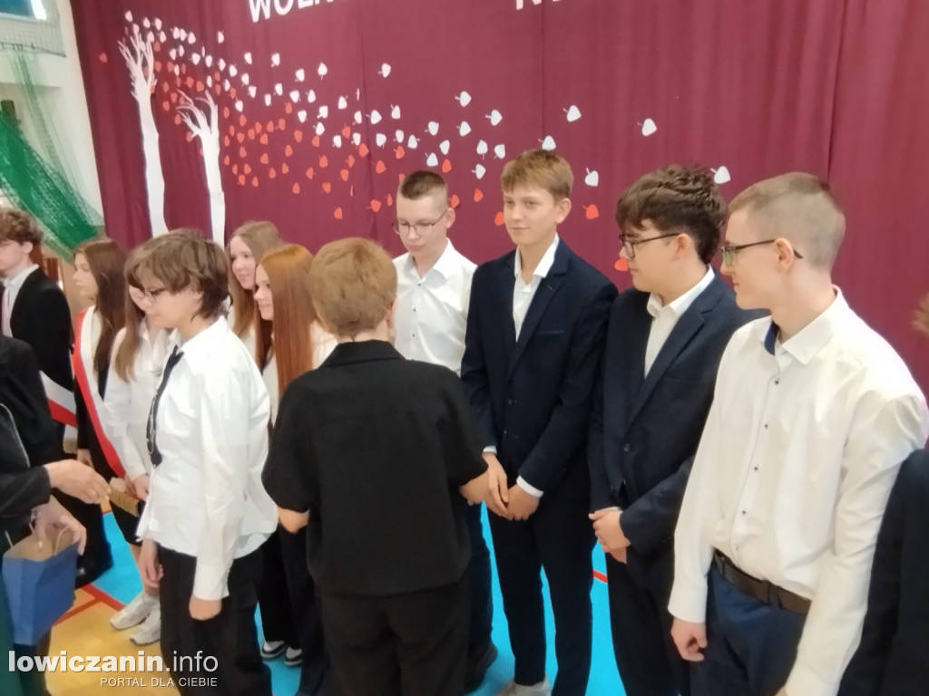 Łowicz. Uroczystości patriotyczne w I LO
