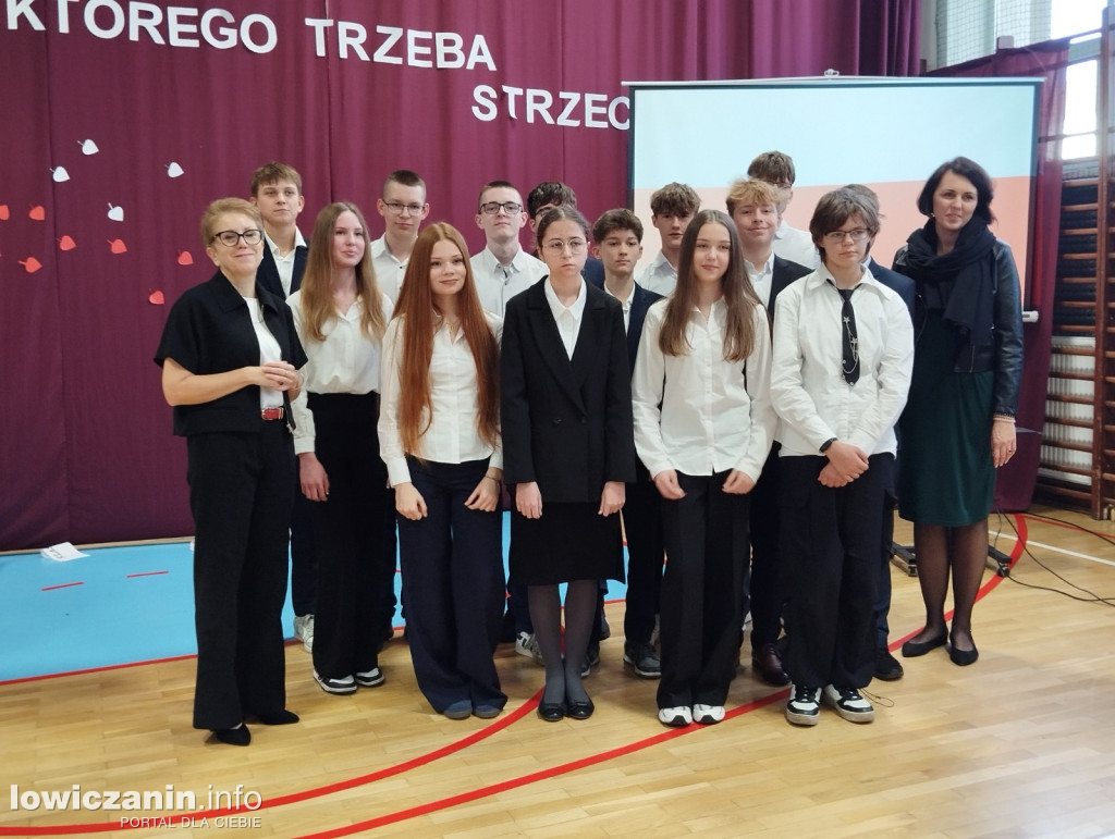 Łowicz. Uroczystości patriotyczne w I LO