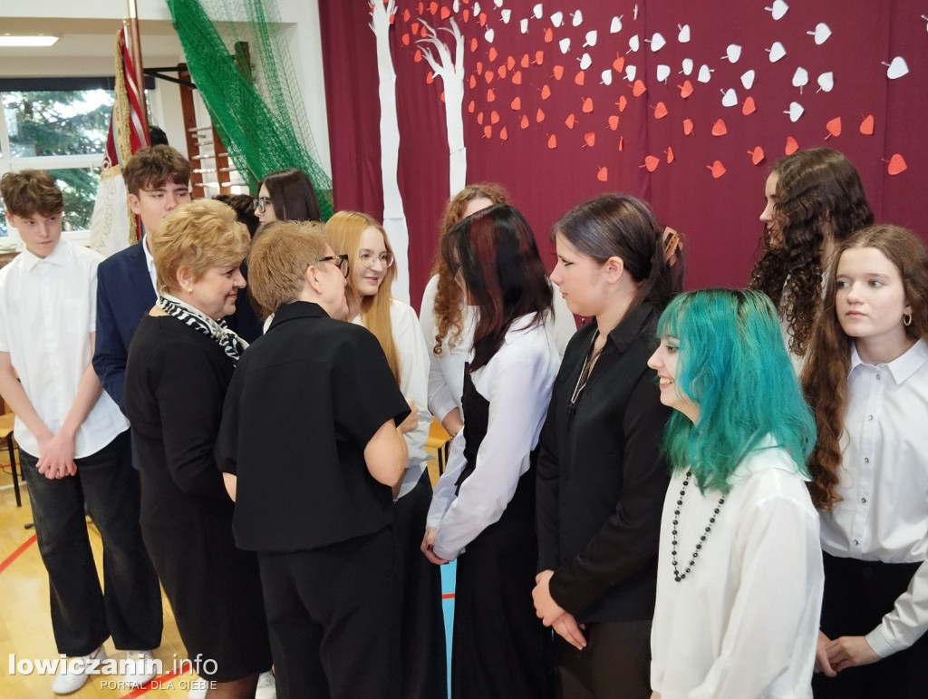 Łowicz. Uroczystości patriotyczne w I LO