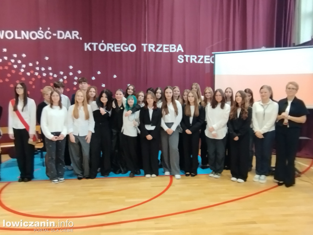 Łowicz. Uroczystości patriotyczne w I LO