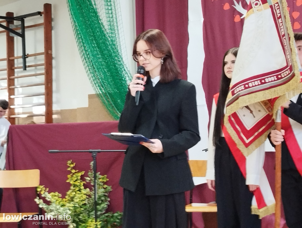 Łowicz. Uroczystości patriotyczne w I LO