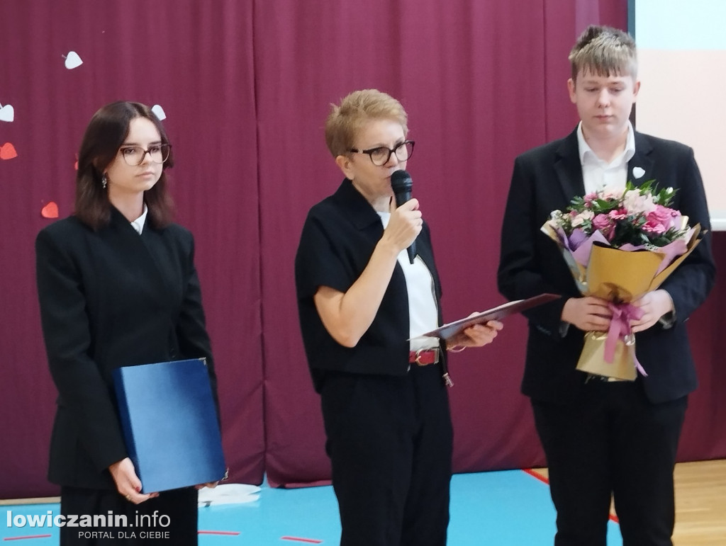 Łowicz. Uroczystości patriotyczne w I LO