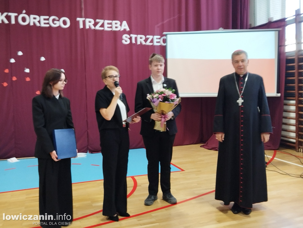 Łowicz. Uroczystości patriotyczne w I LO