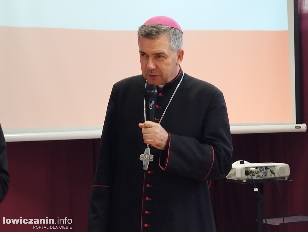 Łowicz. Uroczystości patriotyczne w I LO