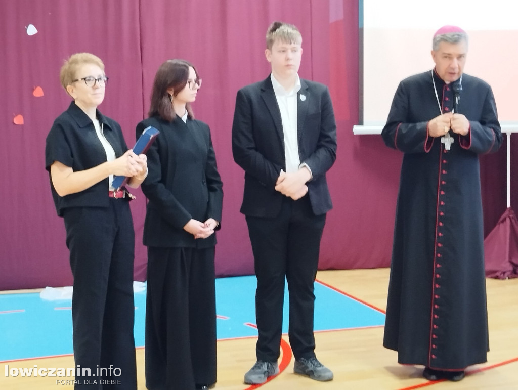 Łowicz. Uroczystości patriotyczne w I LO