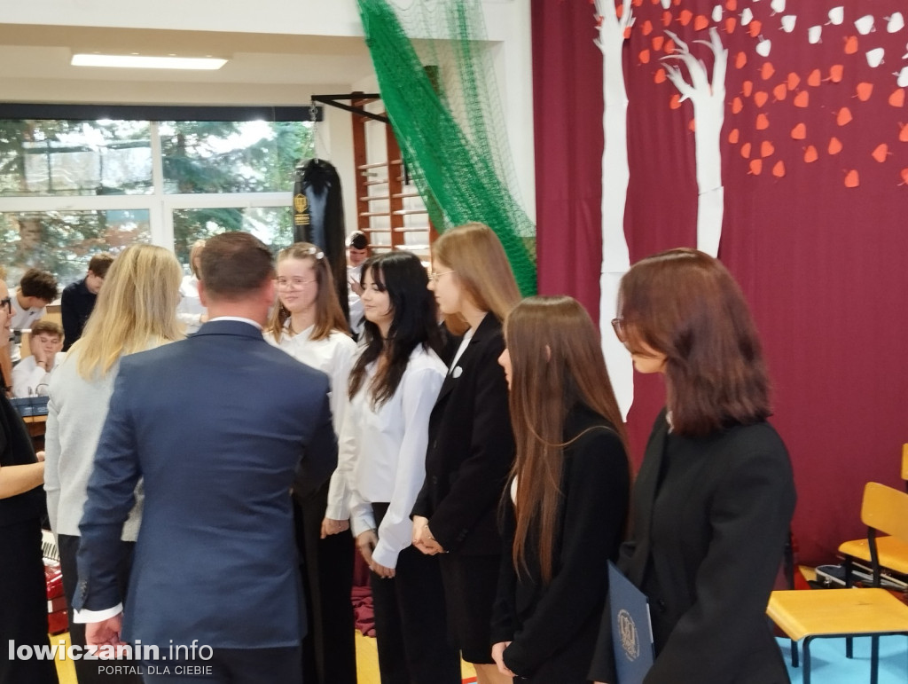 Łowicz. Uroczystości patriotyczne w I LO