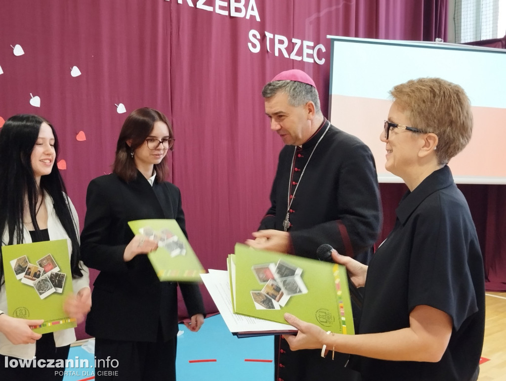 Łowicz. Uroczystości patriotyczne w I LO