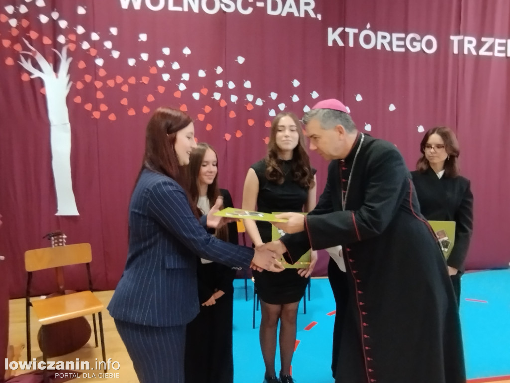 Łowicz. Uroczystości patriotyczne w I LO