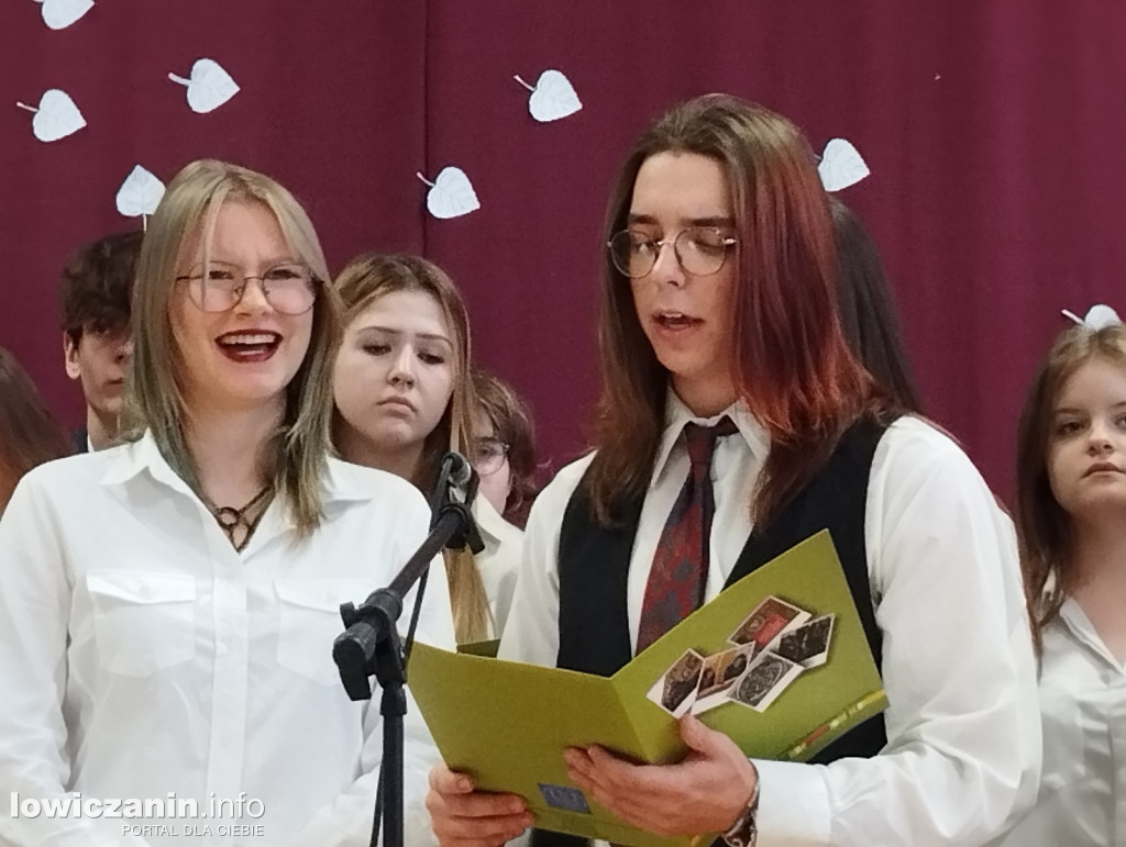 Łowicz. Uroczystości patriotyczne w I LO