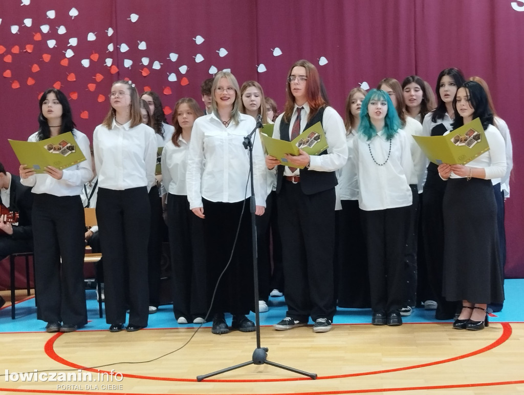 Łowicz. Uroczystości patriotyczne w I LO