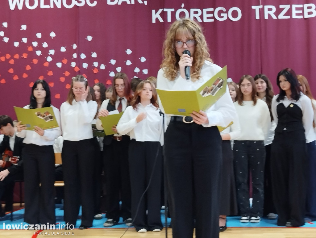 Łowicz. Uroczystości patriotyczne w I LO