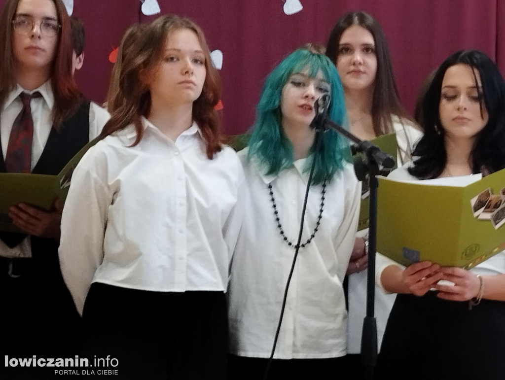 Łowicz. Uroczystości patriotyczne w I LO